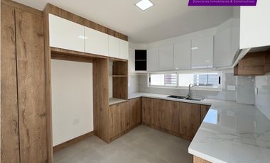 Casa terminada, por estrenar dentro de Urbanización, Sur de Manta.