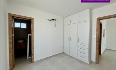 Casa terminada, por estrenar dentro de Urbanización, Sur de Manta.