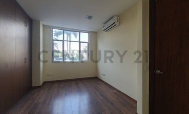 Alquiler Departamento con Vista al Río en Urb. Tenis Club, Samborondón