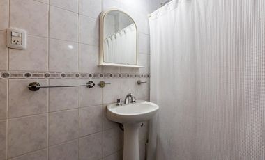 Galpón en Venta con Departamento en Planta Alta.