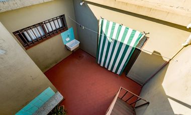 Galpón en Venta con Departamento en Planta Alta.
