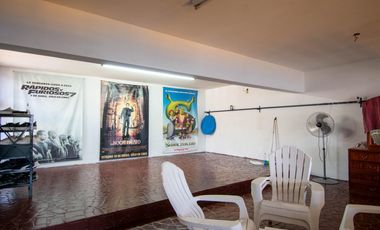 Galpón en Venta con Departamento en Planta Alta.