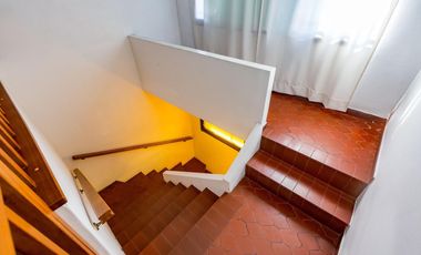 Galpón en Venta con Departamento en Planta Alta.