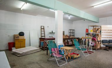 Galpón en Venta con Departamento en Planta Alta.