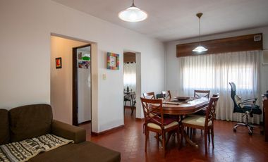Galpón en Venta con Departamento en Planta Alta.