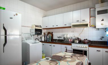 Galpón en Venta con Departamento en Planta Alta.