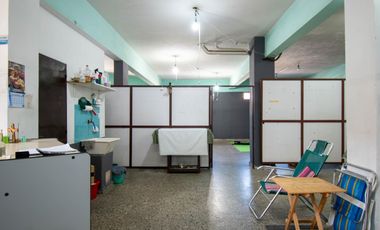 Galpón en Venta con Departamento en Planta Alta.