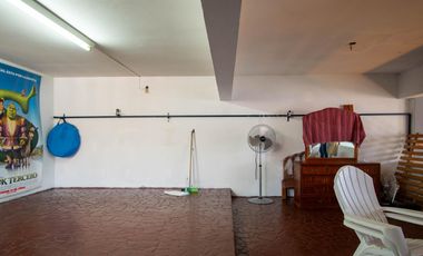 Galpón en Venta con Departamento en Planta Alta.
