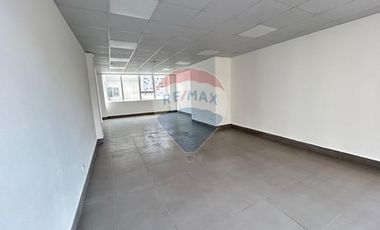 OFICINA EN ARRIENDO