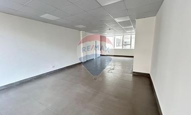 OFICINA EN ARRIENDO