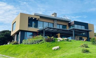 ALQUILO ESPECTACULAR CASA EN LA CALERA