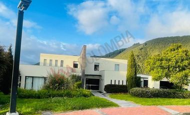 ALQUILO MAGNIFICA CASA EN LA CALERA