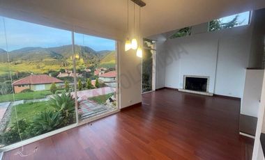 Arriendo HERMOSA CASA MACADAMIA LA CALERA