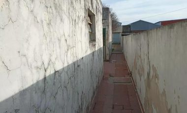 Casa a reciclar en venta - 4 Dormitorios 4 Baños - 290Mts2 - Caseros