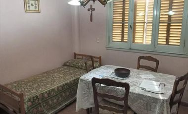 Casa a reciclar en venta - 4 Dormitorios 4 Baños - 290Mts2 - Caseros
