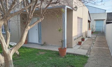 Casa a reciclar en venta - 4 Dormitorios 4 Baños - 290Mts2 - Caseros