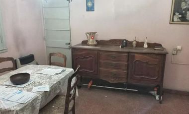 Casa a reciclar en venta - 4 Dormitorios 4 Baños - 290Mts2 - Caseros