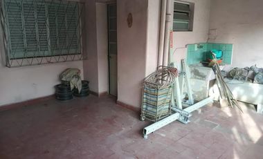 Casa a reciclar en venta - 4 Dormitorios 4 Baños - 290Mts2 - Caseros