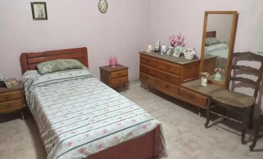 Casa a reciclar en venta - 4 Dormitorios 4 Baños - 290Mts2 - Caseros