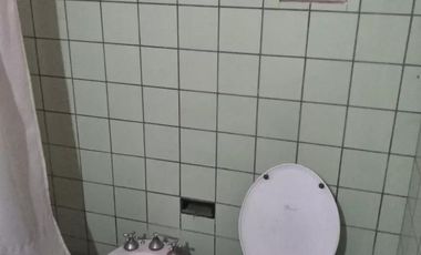 Casa a reciclar en venta - 4 Dormitorios 4 Baños - 290Mts2 - Caseros