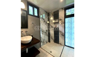 Oportunidad! Se Vende Hermosa Casa Moderna en Altos del Maria