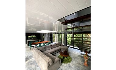 Oportunidad! Se Vende Hermosa Casa Moderna en Altos del Maria