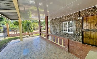 Oportunidad! Se Vende Casa Campestre con Piscina