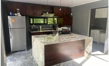 VENTA CASA TOTALMENTE AMOBLADA EN ALTOS DEL MARIA 1500 MT2