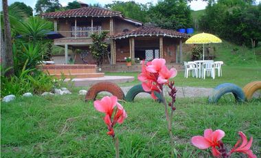 SE ARRIENDA HERMOSA CASA CAMPESTRE EN CERRITOS