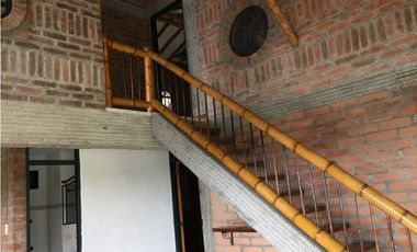 SE ARRIENDA HERMOSA CASA CAMPESTRE EN CERRITOS