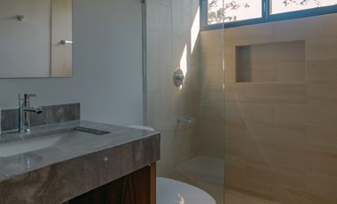 Hermosa casa equipada y con paneles solares.