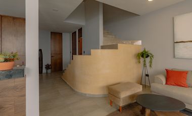 Hermosa casa equipada y con paneles solares.