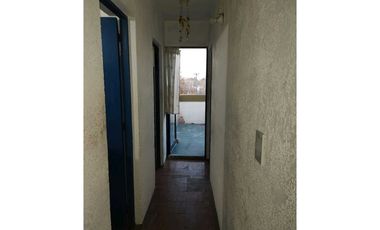 VENTA DE DPTO EN MONOBLOCK SOBRE CALLE MARIANO GÓMEZ, RIVADAVIA-MZA.