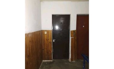 VENTA DE DPTO EN MONOBLOCK SOBRE CALLE MARIANO GÓMEZ, RIVADAVIA-MZA.