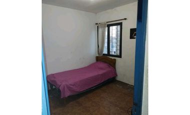VENTA DE DPTO EN MONOBLOCK SOBRE CALLE MARIANO GÓMEZ, RIVADAVIA-MZA.
