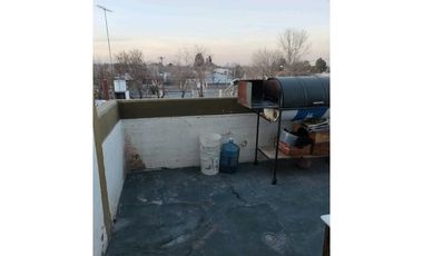 VENTA DE DPTO EN MONOBLOCK SOBRE CALLE MARIANO GÓMEZ, RIVADAVIA-MZA.