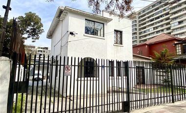 Casa en Venta en Sector Pedro de Valdivia/ Antonio Varas / Casa Comercial / Estacionamientos / Bodega