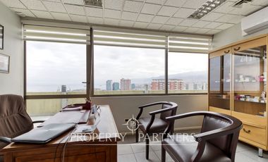 Se vende planta completa para consultas médicas u oficinas.