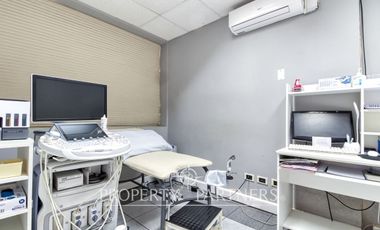 Se vende planta completa para consultas médicas u oficinas.