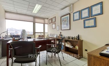 Se vende planta completa para consultas médicas u oficinas.