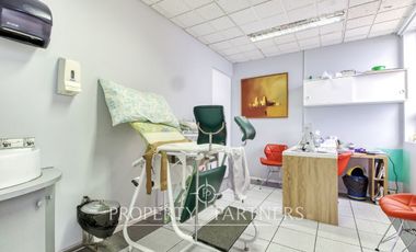 Se vende planta completa para consultas médicas u oficinas.