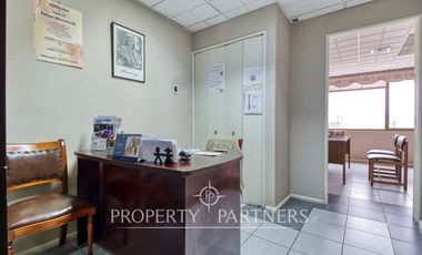 Se vende planta completa para consultas médicas u oficinas.