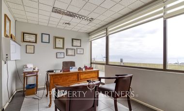 Se vende planta completa para consultas médicas u oficinas.