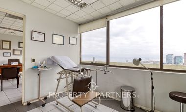 Se vende planta completa para consultas médicas u oficinas.