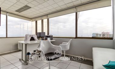 Se vende planta completa para consultas médicas u oficinas.