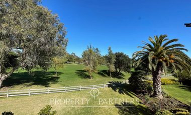 Departamento completamente remodelado con vista a cancha de golf