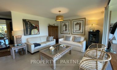 Departamento completamente remodelado con vista a cancha de golf