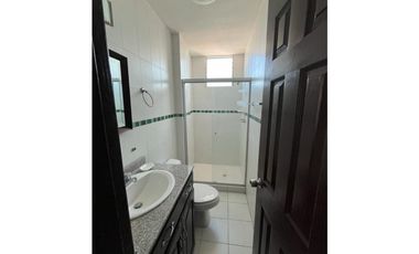 SE ALQUILA APARTAMENTO AMOBLADO EN ALTOS DEL GOLF