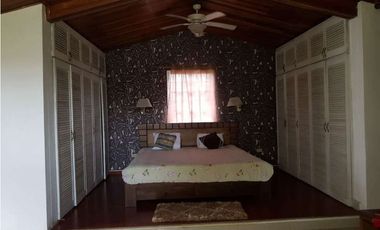 SE ALQUILA CASA EN LAS CUMBRES