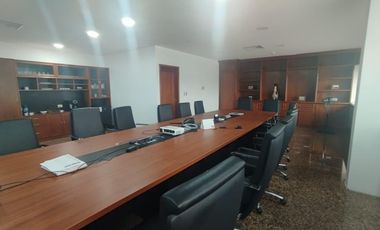 En Venta Amplio Local Industrial en Cercado de Lima